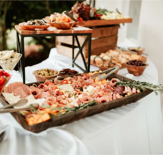 Plateaux apértif de charcuterie et buffet froid préparés par votre Traiteur Bougeard à Versailles - Yvelines (78)